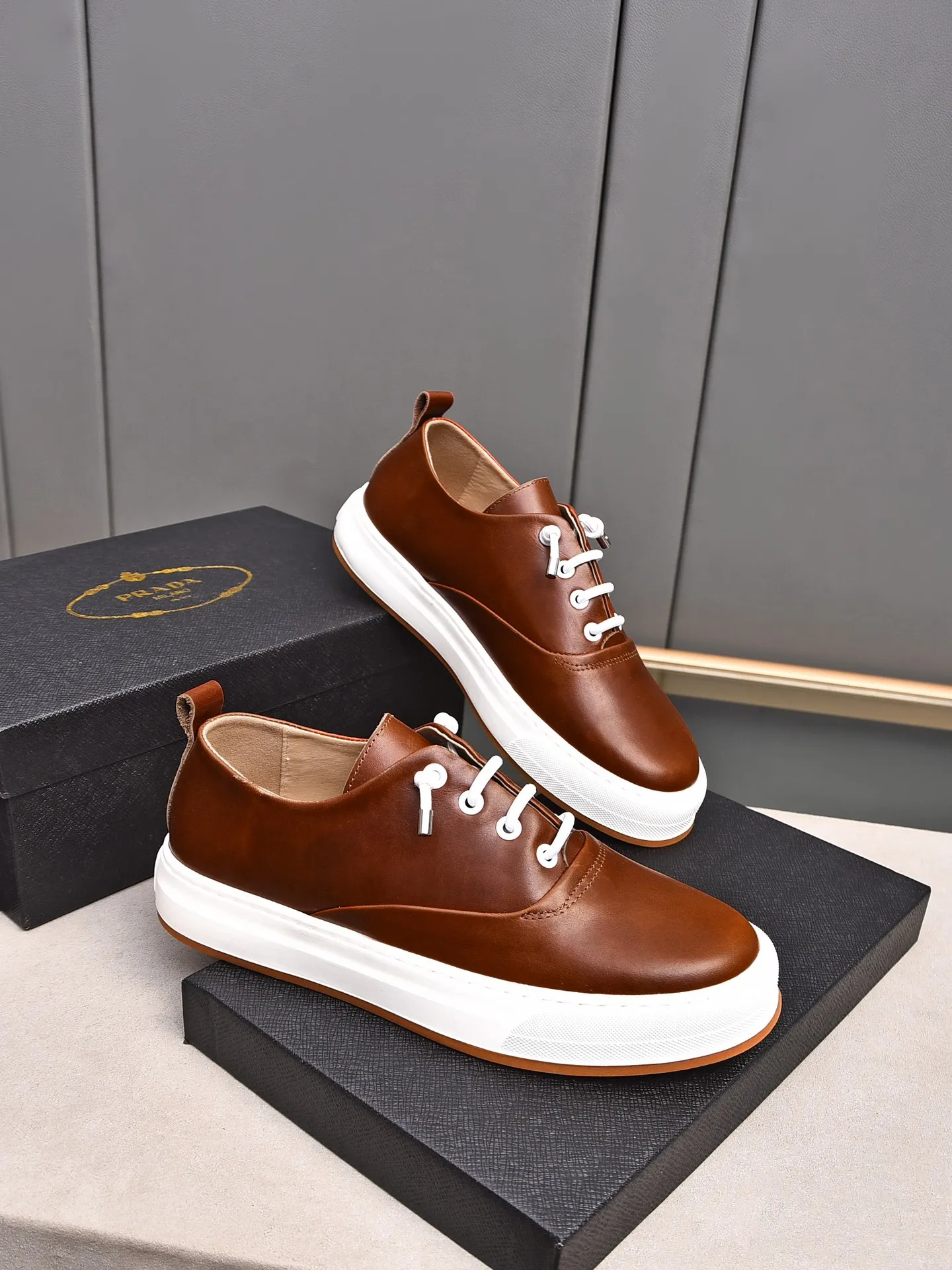 Men's Men's Shoes 💰440 [Top-grade butter leather] 🆕🔥New update🔥👟PRADA (Prada) new products are released, imported soft butter leather, fashionable to allow air to penetrate the entire shoe, Niu B's shoes [strong] bring an extremely comfortable and breathable feeling! Beautiful inside and out! Exquisite workmanship, 😌Code number: 38~44 (45 customized) Three colors to choose from.